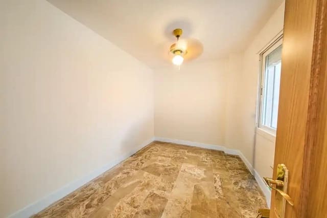 4 Zimmer Wohnung zu verkaufen in Baza - 108.000 € (Ref: 9605184)