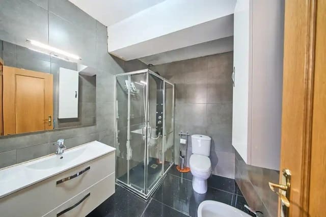 4 Zimmer Wohnung zu verkaufen in Baza - 108.000 € (Ref: 9605184)