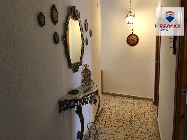 Piso de 4 habitaciones en Cúllar en venta - 45.000 € (Ref: 9608238)