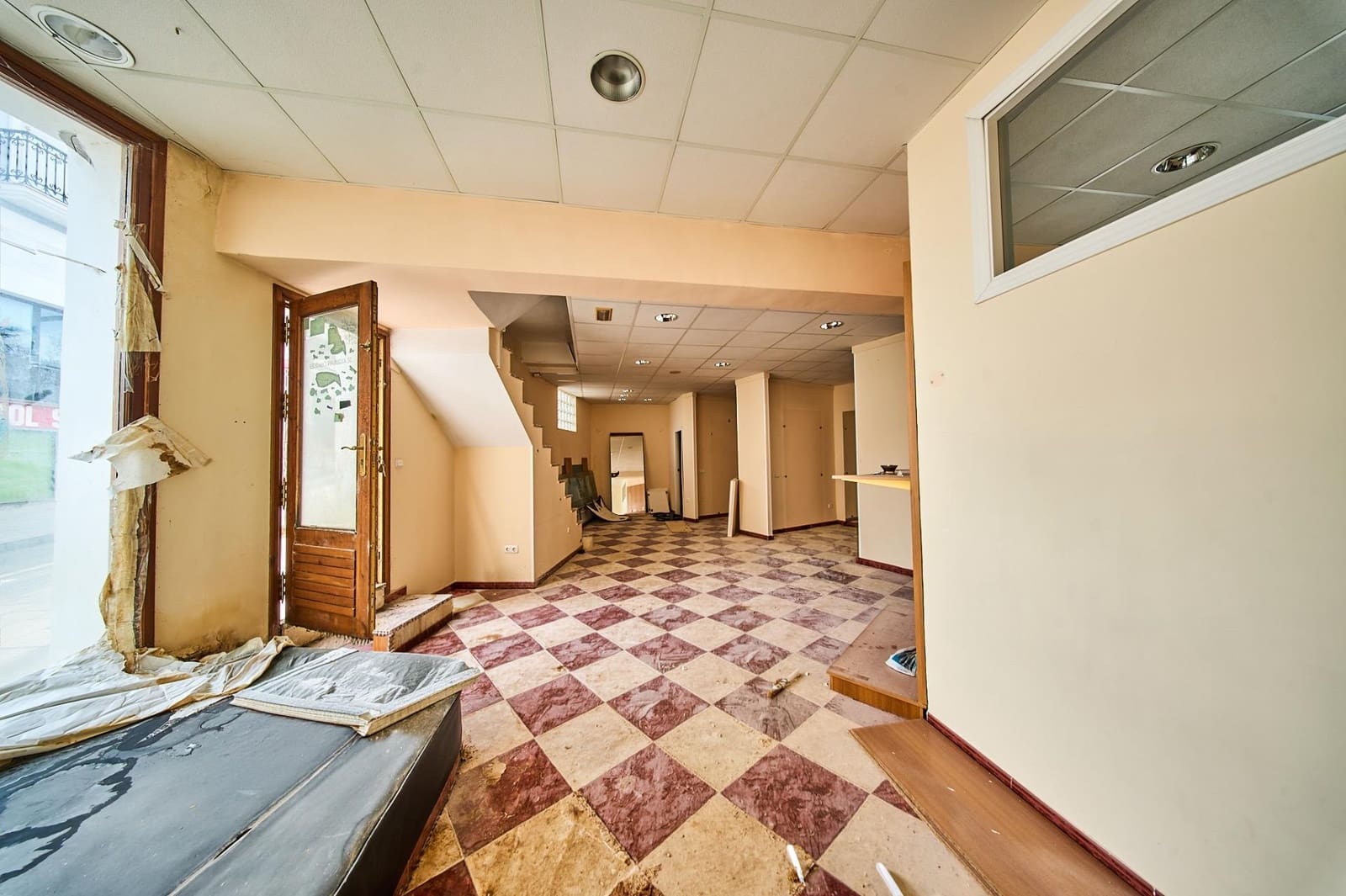 Commerciale in vendita in Baza - 49.000 € (Rif: 9611416)