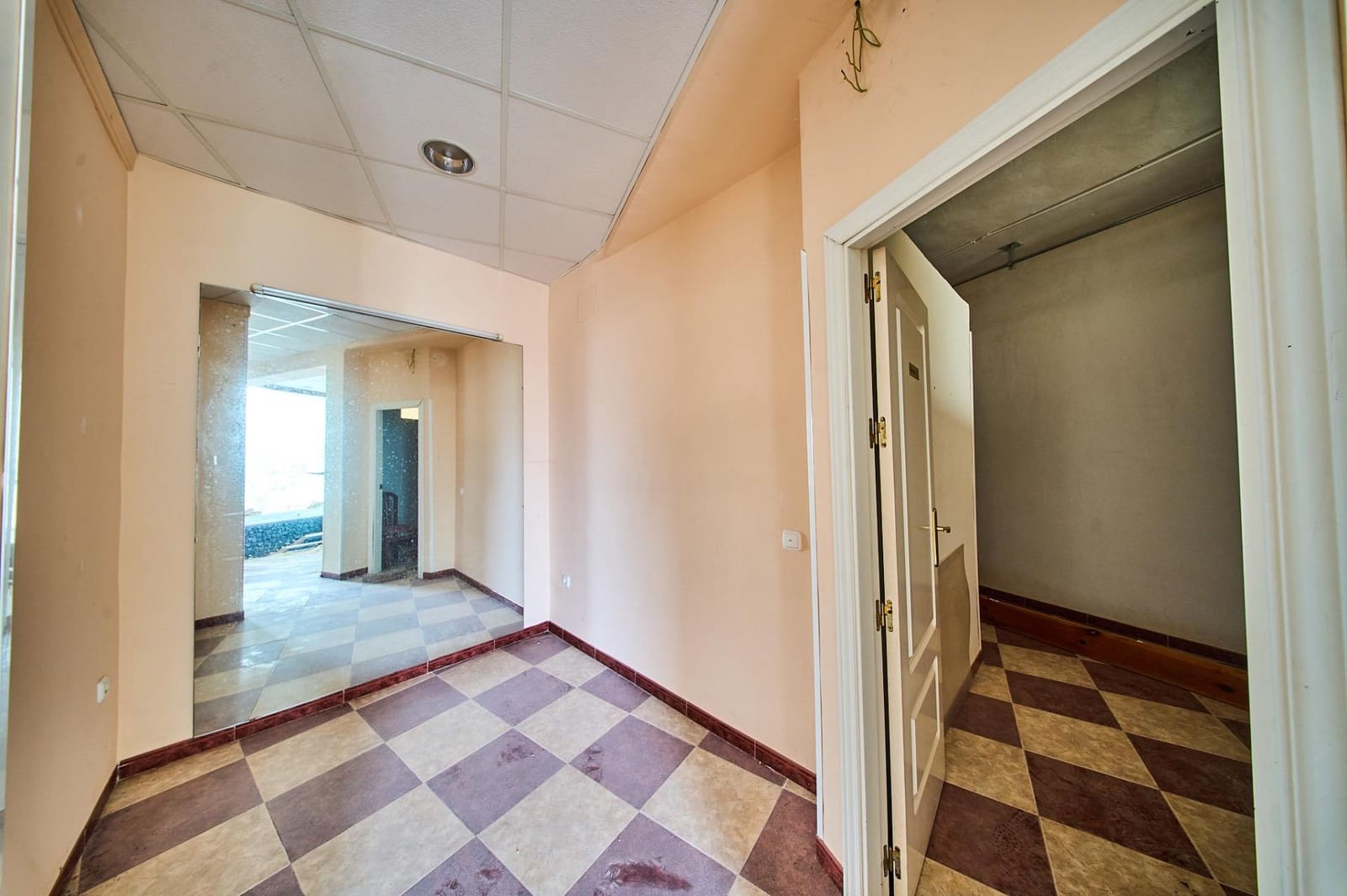 Commerciale in vendita in Baza - 49.000 € (Rif: 9611416)