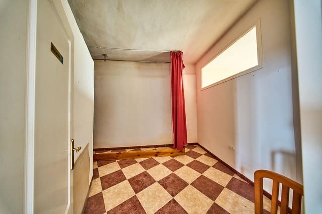 Erhverv til salg i Baza - € 49.000 (Ref: 9611416)