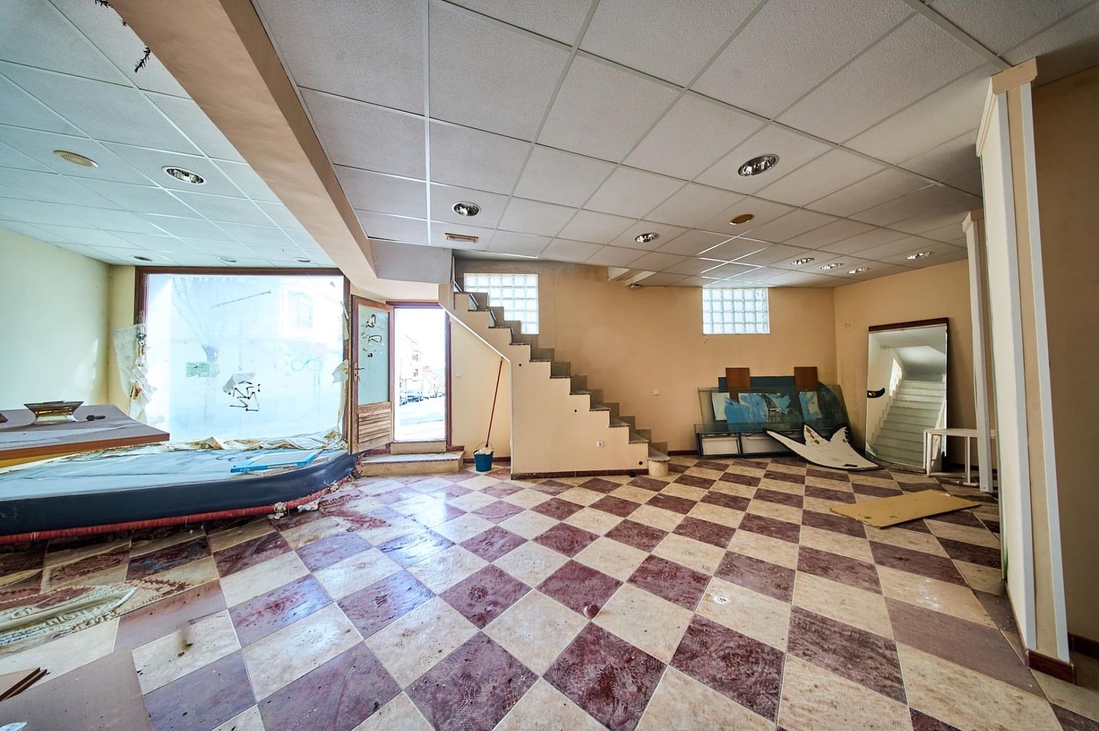 Commerciale in vendita in Baza - 49.000 € (Rif: 9611416)