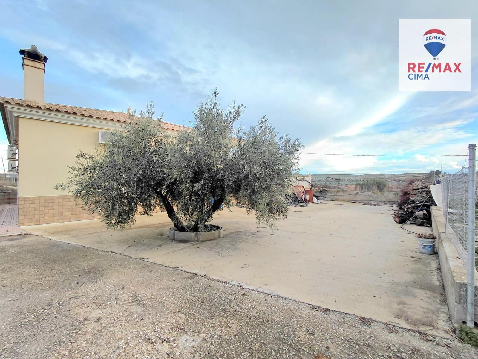 7 Zimmer Villa zu verkaufen in Benamaurel mit Garage - 230.000 € (Ref: 9616072)