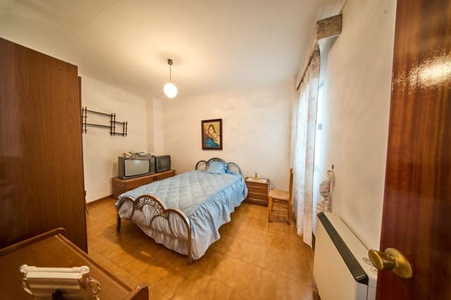 Finca/Casa Rural de 9 habitaciones en Castillo de Locubín en venta con garaje - 160.000 € (Ref: 9630295)