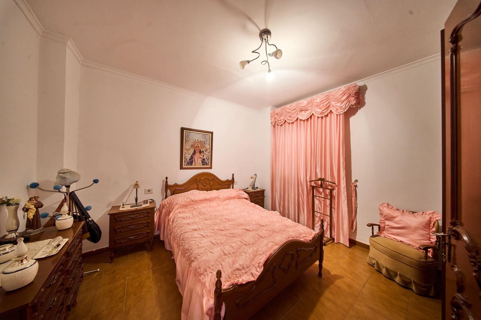 9 bedroom Finca/Country House for sale in Castillo de Locubin with garage - € 160,000 (Ref: 9630295)