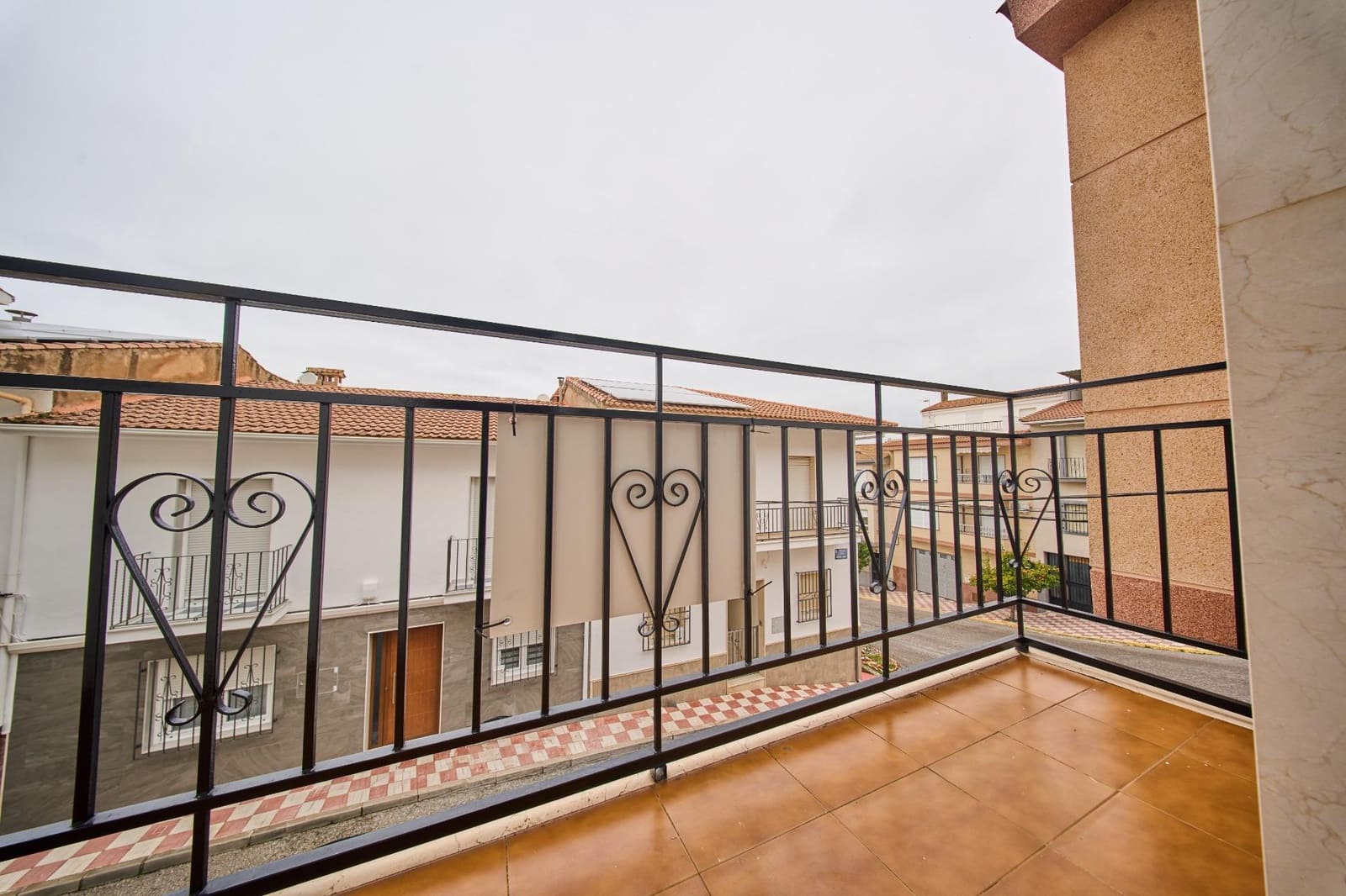 9 bedroom Finca/Country House for sale in Castillo de Locubin with garage - € 160,000 (Ref: 9630295)