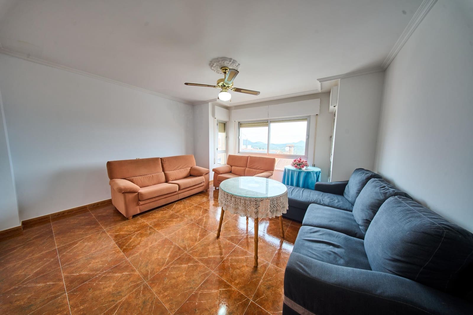 9 bedroom Finca/Country House for sale in Castillo de Locubin with garage - € 160,000 (Ref: 9630295)