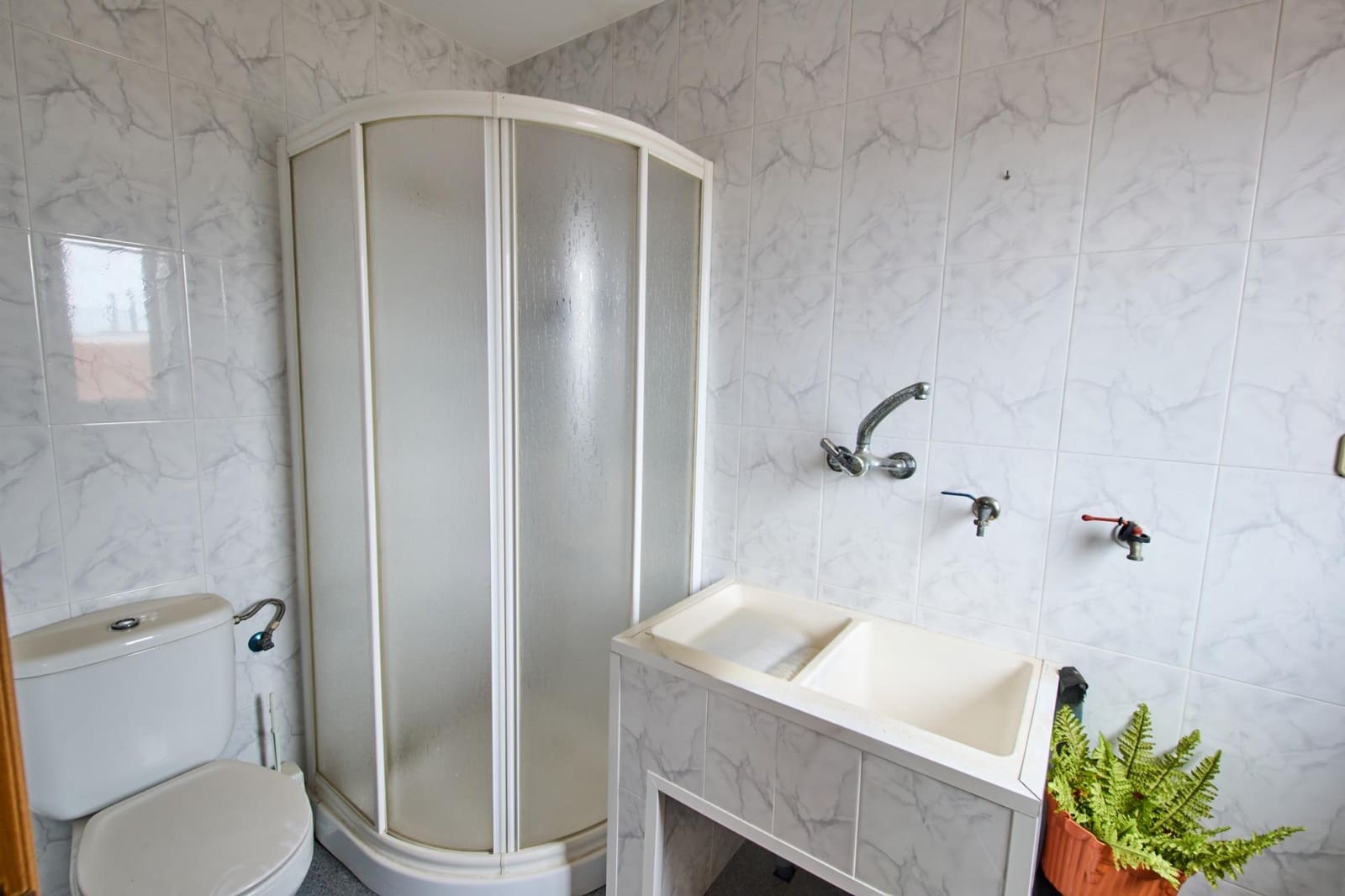 9 bedroom Finca/Country House for sale in Castillo de Locubin with garage - € 160,000 (Ref: 9630295)