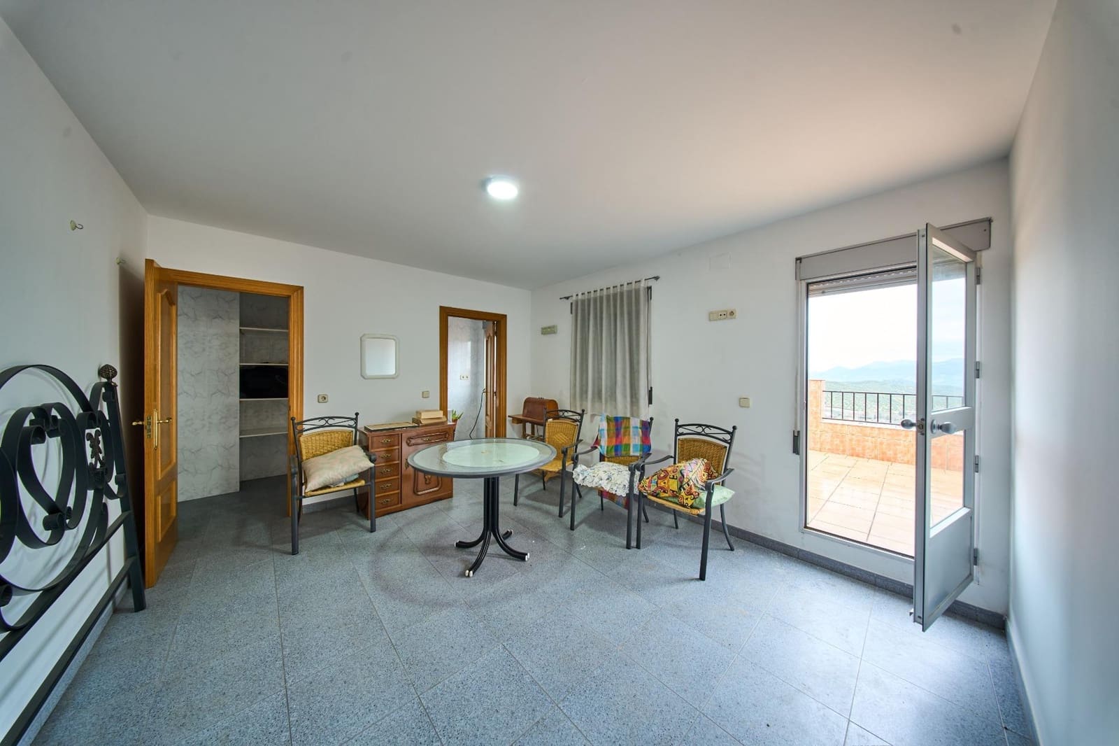 9 bedroom Finca/Country House for sale in Castillo de Locubin with garage - € 160,000 (Ref: 9630295)