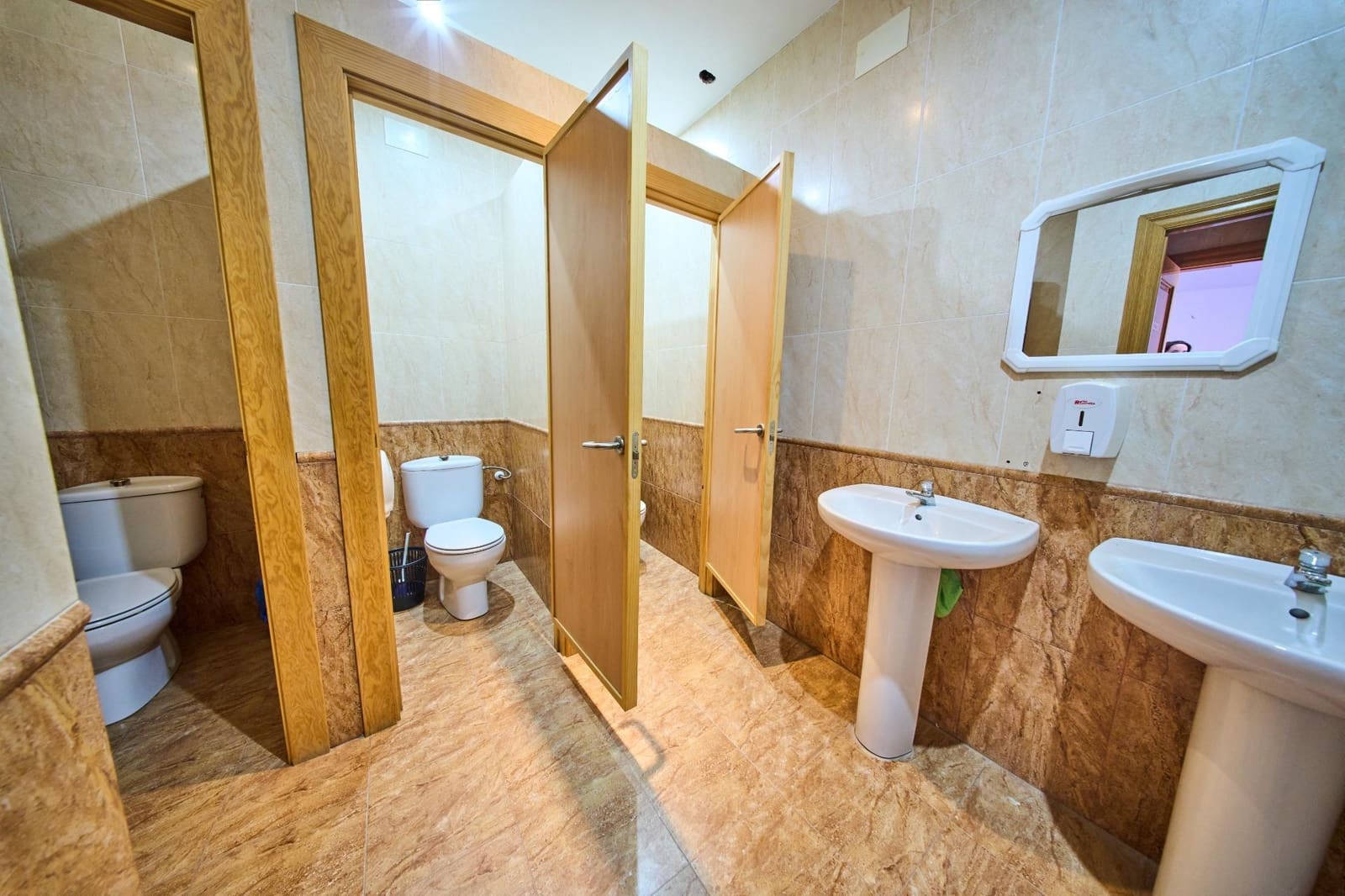 Local Comercial en Castillo de Locubín en venta - 950.000 € (Ref: 9634518)