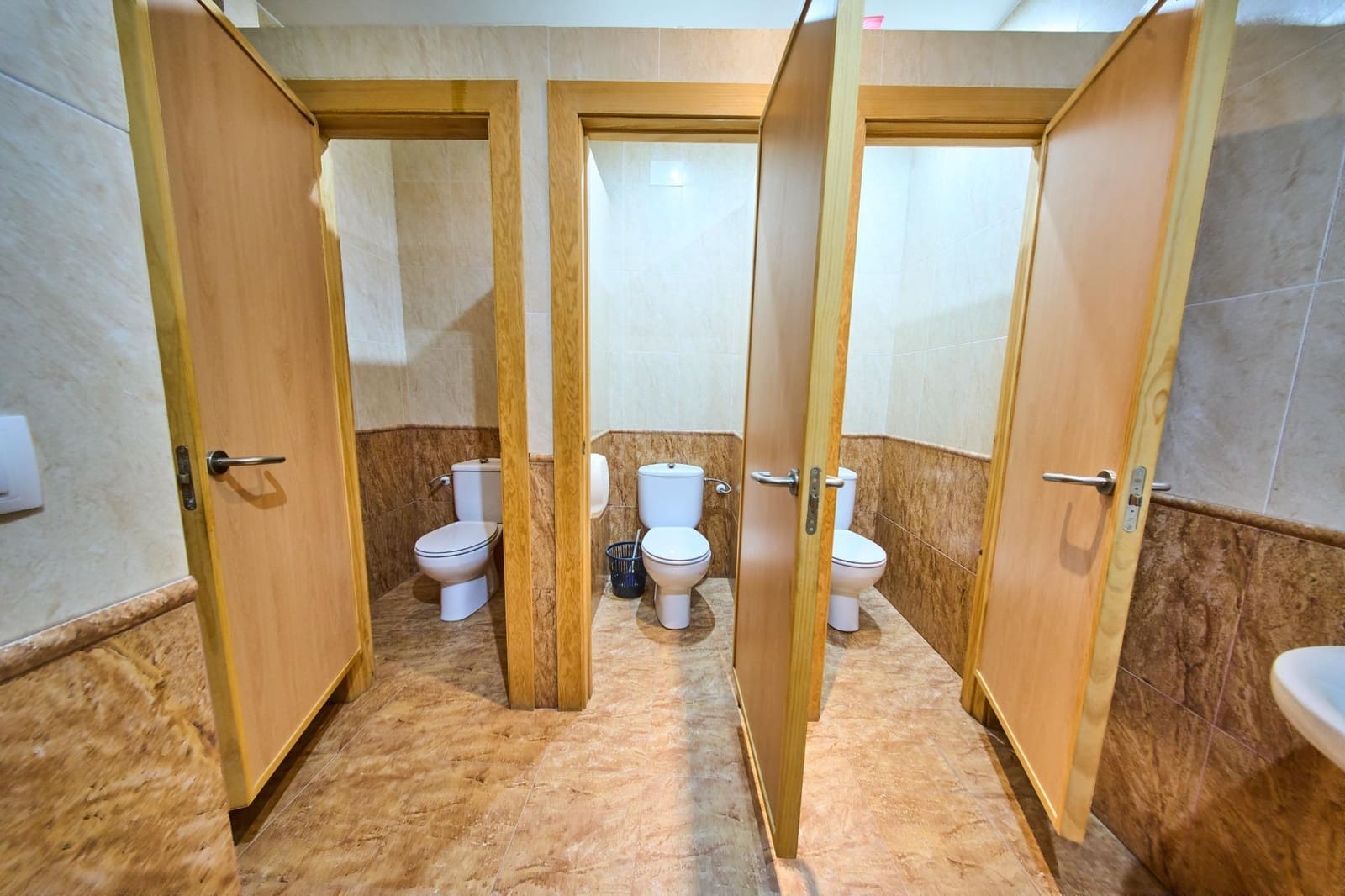 Gewerbe zu verkaufen in Castillo de Locubin - 850.000 € (Ref: 9634518)