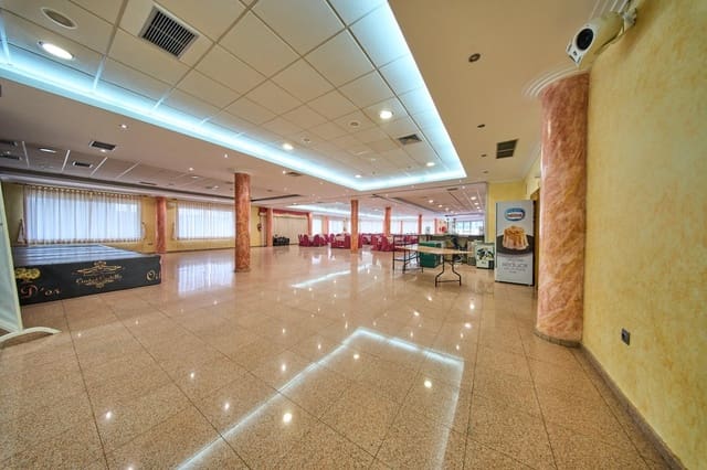 Local Commercial à vendre à Castillo de Locubín - 950 000 € (Ref: 9634518)