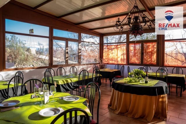 3 slaapkamer Commercieel te koop in El Hijate, Alcóntar - € 450.000 (Ref: 9637790)