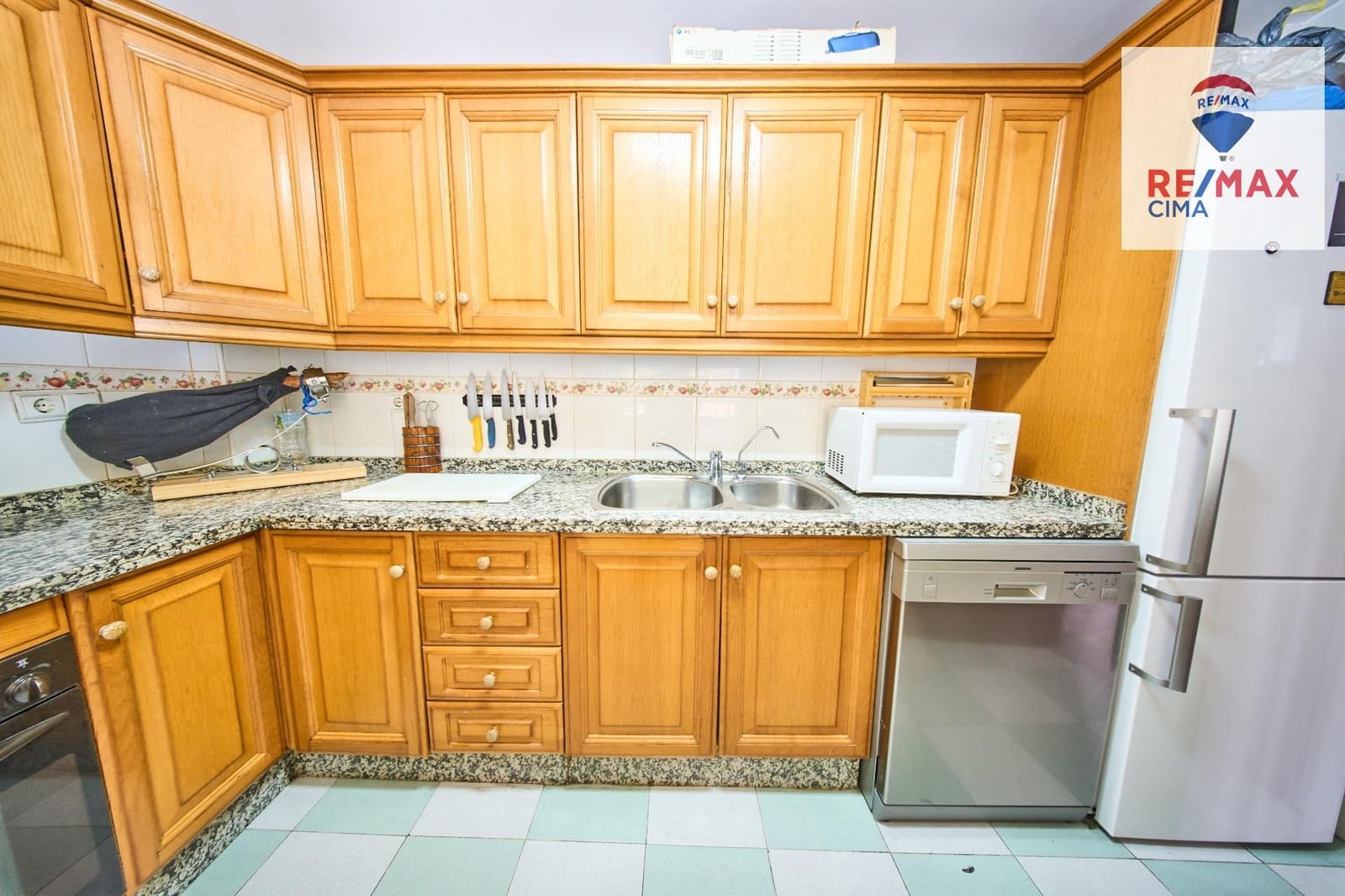 3 quarto Moradia em Banda para venda em Belicena com garagem - 169 000 € (Ref: 9645264)