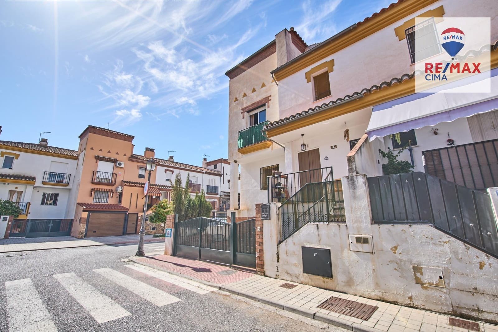 3 quarto Moradia em Banda para venda em Belicena com garagem - 169 000 € (Ref: 9645264)