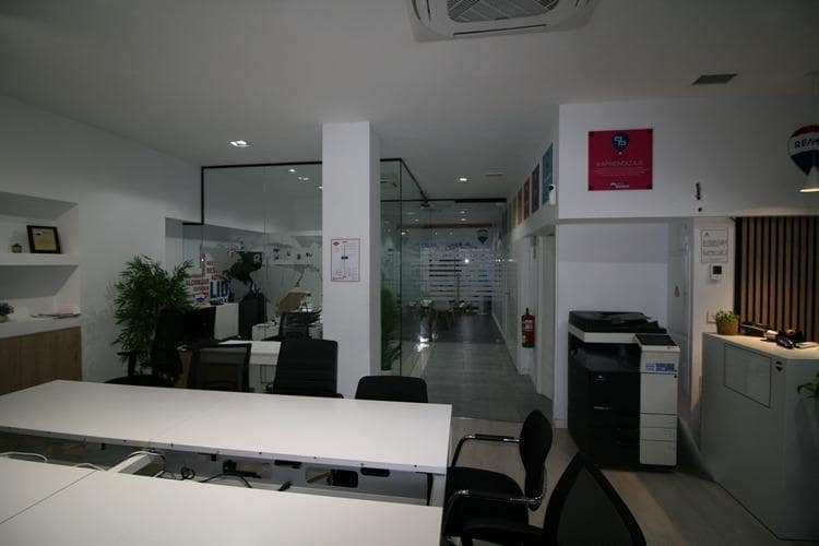 Commercial for rent in Granada city - € 1,200 (Ref: 9648381)