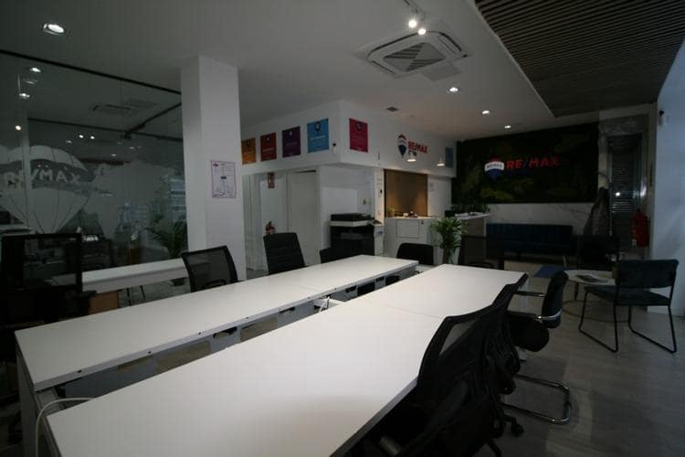 Commercial for rent in Granada city - € 1,200 (Ref: 9648381)