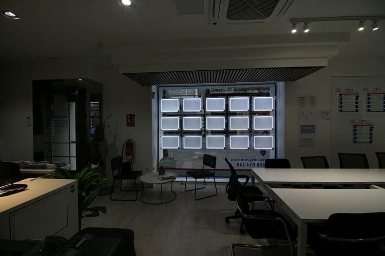 Commercial for rent in Granada city - € 1,200 (Ref: 9648381)