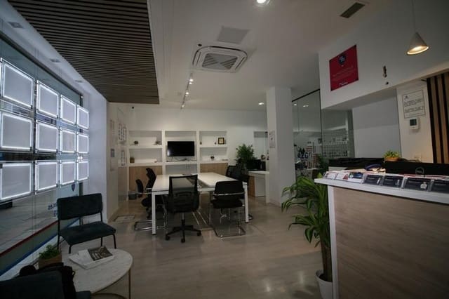 Commercieel te huur in Centro, Granada stad - € 1.200 (Ref: 9648381)