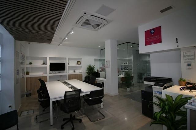 Commercieel te huur in Centro, Granada stad - € 1.200 (Ref: 9648381)