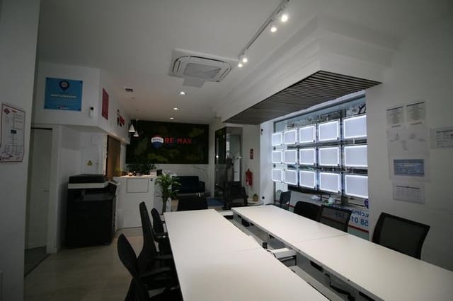 Commercieel te huur in Centro, Granada stad - € 1.200 (Ref: 9648381)