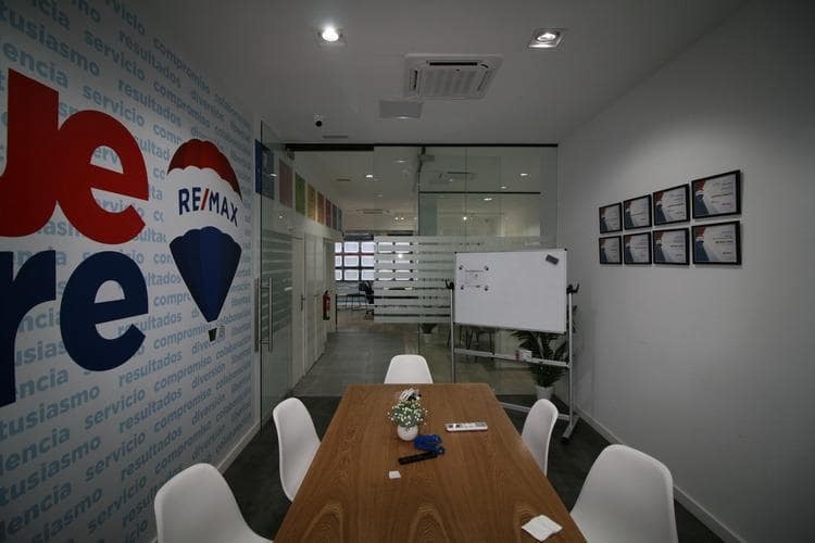 Commercial for rent in Granada city - € 1,200 (Ref: 9648381)