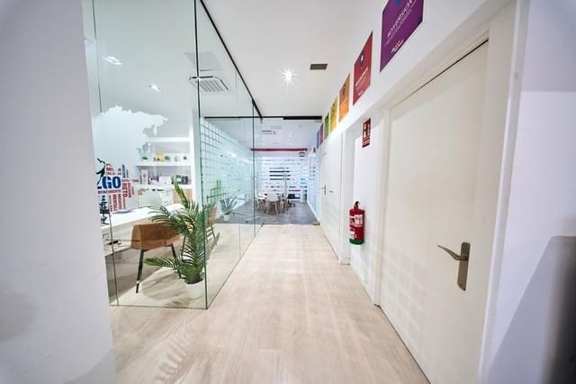 Kaupallinen vuokrattavana paikassa Centro, Granada kaupunki - 1 200 € (Ref: 9648381)