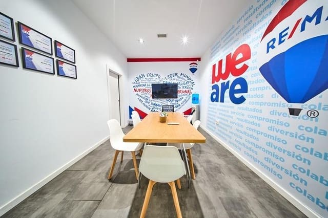 Kaupallinen vuokrattavana paikassa Centro, Granada kaupunki - 1 200 € (Ref: 9648381)