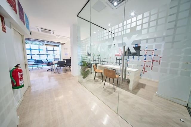 Kaupallinen vuokrattavana paikassa Centro, Granada kaupunki - 1 200 € (Ref: 9648381)