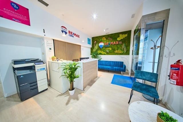 Kaupallinen vuokrattavana paikassa Centro, Granada kaupunki - 1 200 € (Ref: 9648381)