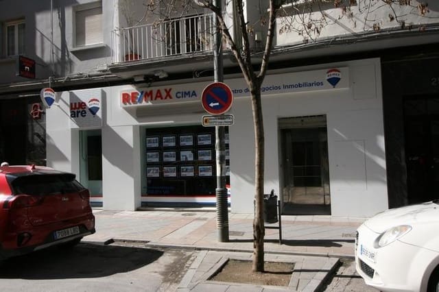 Local Comercial en Centro, Granada ciudad en alquiler - 1.200 € (Ref: 9648381)
