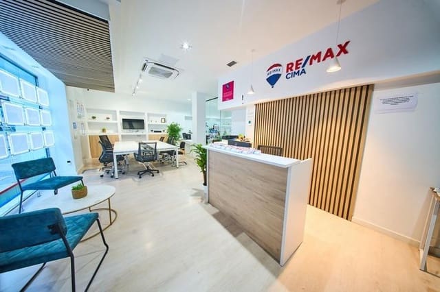 Local Comercial en Centro, Granada ciudad en alquiler - 1.200 € (Ref: 9648381)