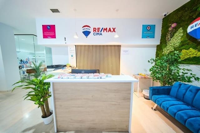 Local Comercial en Centro, Granada ciudad en alquiler - 1.200 € (Ref: 9648381)