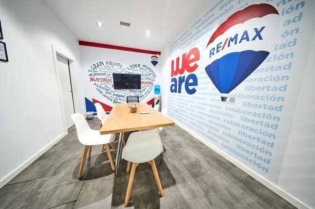 Local Comercial en Centro, Granada ciudad en alquiler - 1.200 € (Ref: 9648381)