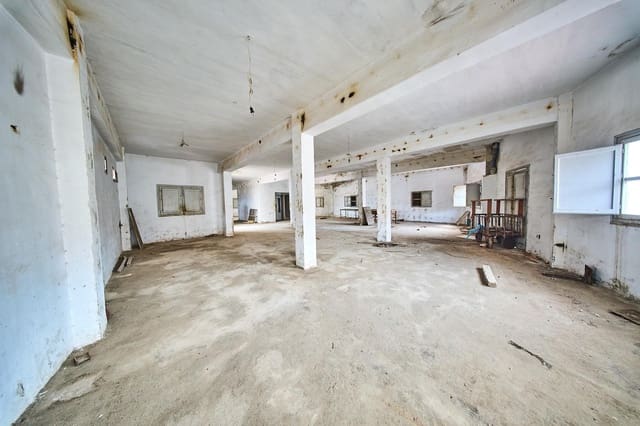 Leilighet til salgs i Baza med garasje - € 394 000 (Ref: 9650395)