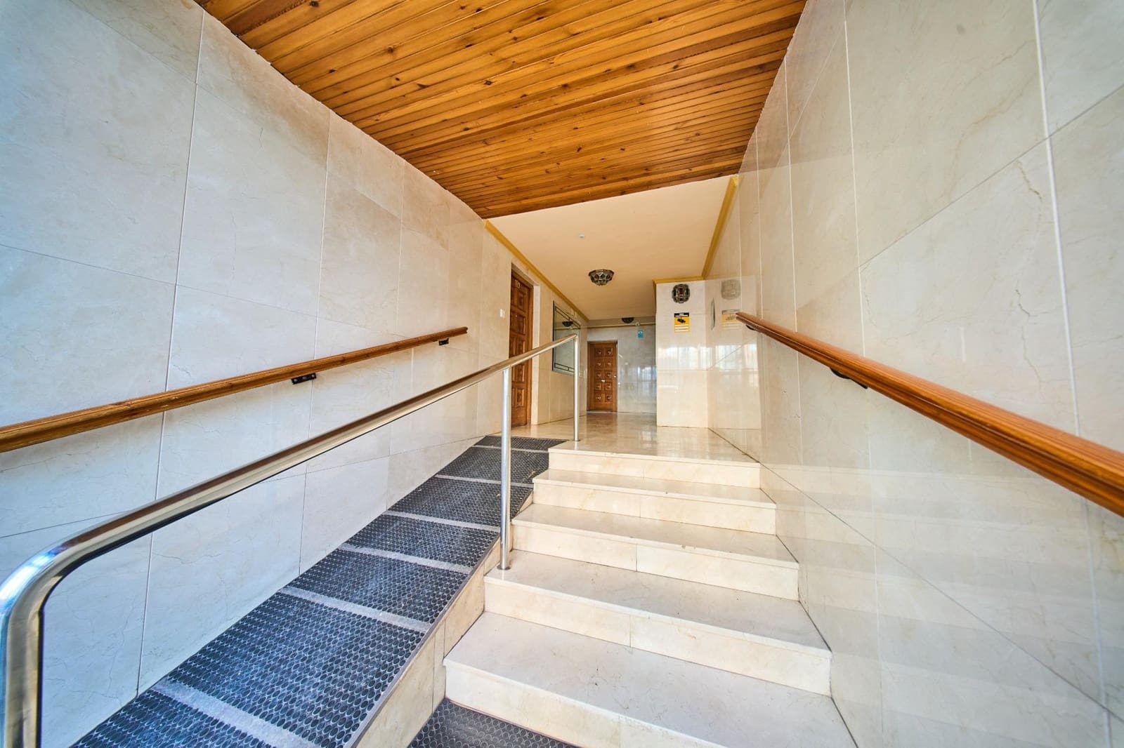 3 slaapkamer Flat te koop in Granada stad - € 136.000 (Ref: 9652207)