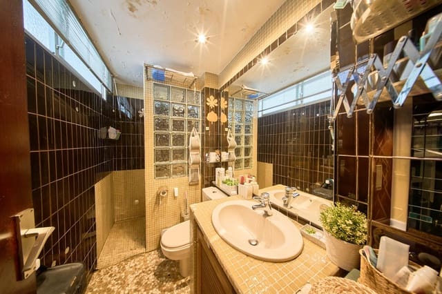 4 slaapkamer Flat te koop in Granada stad - € 420.000 (Ref: 9652208)