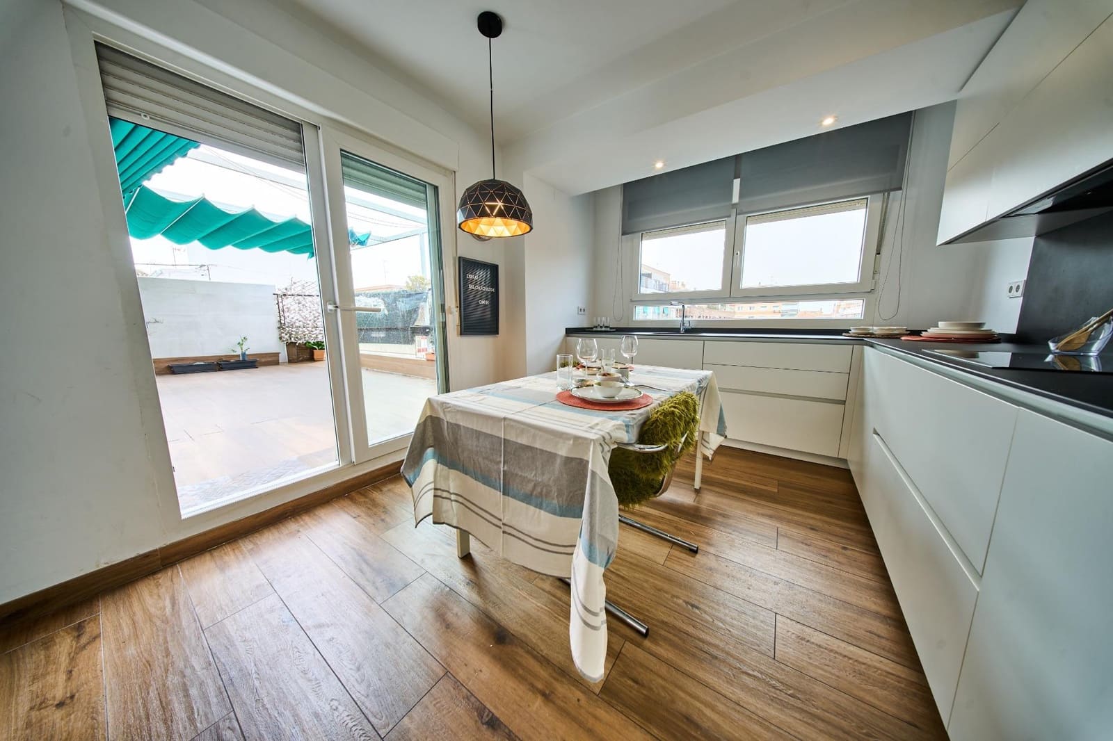 3 makuuhuone Kattohuoneisto vuokrattavana paikassa Granada kaupunki - 1 500 € (Ref: 9656282)