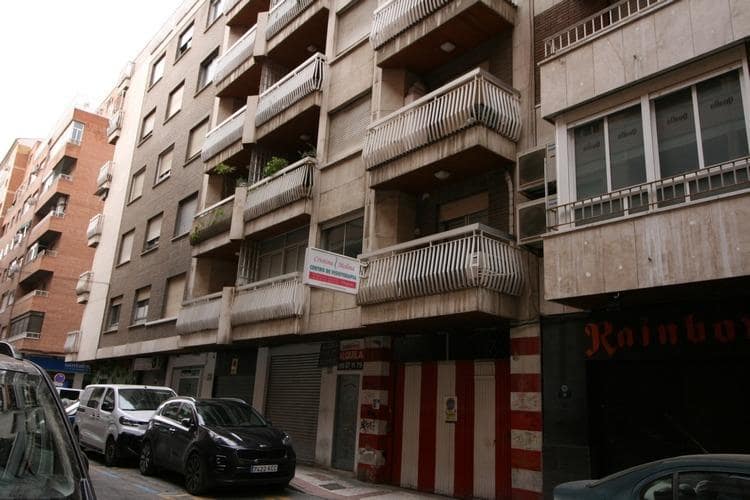 Ufficio da affittare in Granada citta - 350 € (Rif: 9656283)