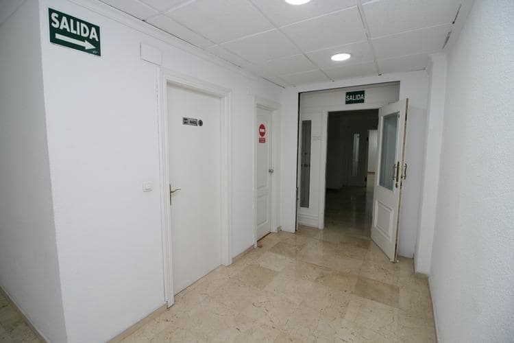 Ufficio da affittare in Granada citta - 350 € (Rif: 9656283)