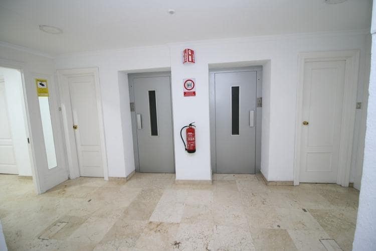 Ufficio da affittare in Granada citta - 350 € (Rif: 9656283)