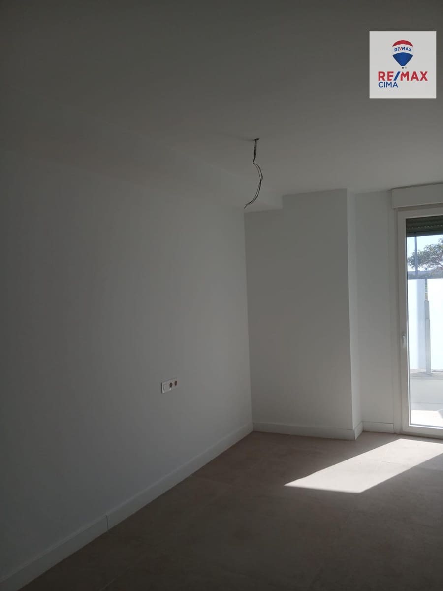 3 bedroom Apartment for sale in Almeria city with pool - € 311,000 (Ref: 9656285)