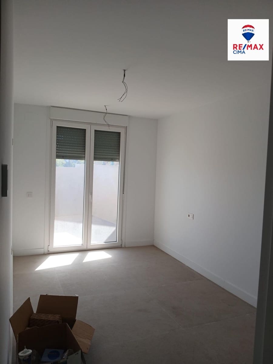 3 bedroom Apartment for sale in Almeria city with pool - € 311,000 (Ref: 9656285)