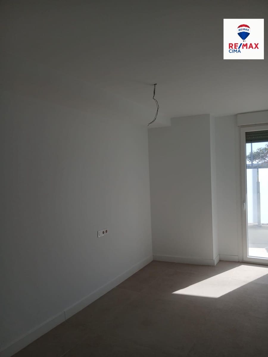 3 bedroom Apartment for sale in Almeria city with pool - € 311,000 (Ref: 9656285)