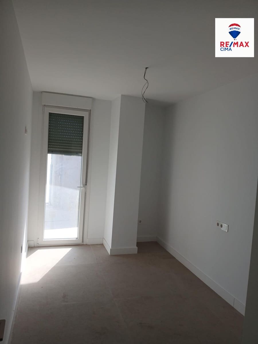 3 bedroom Apartment for sale in Almeria city with pool - € 311,000 (Ref: 9656285)