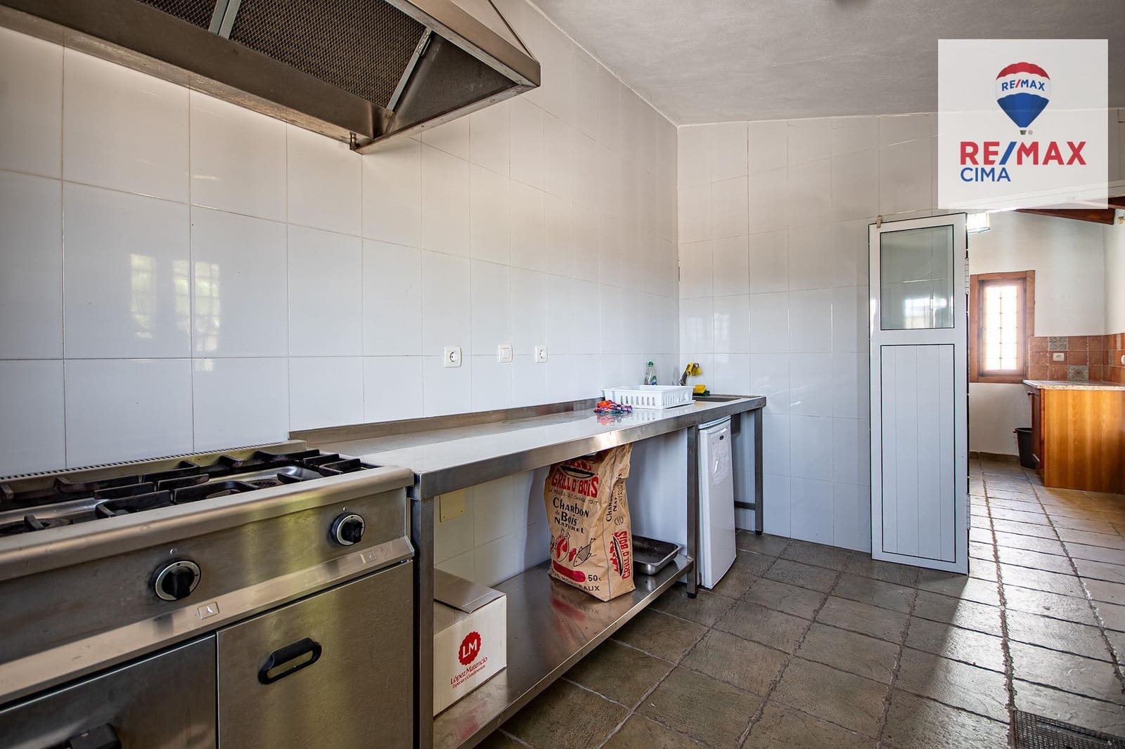 28 soverom Bedrift til salgs i Huescar med garasje - € 435 000 (Ref: 9666778)