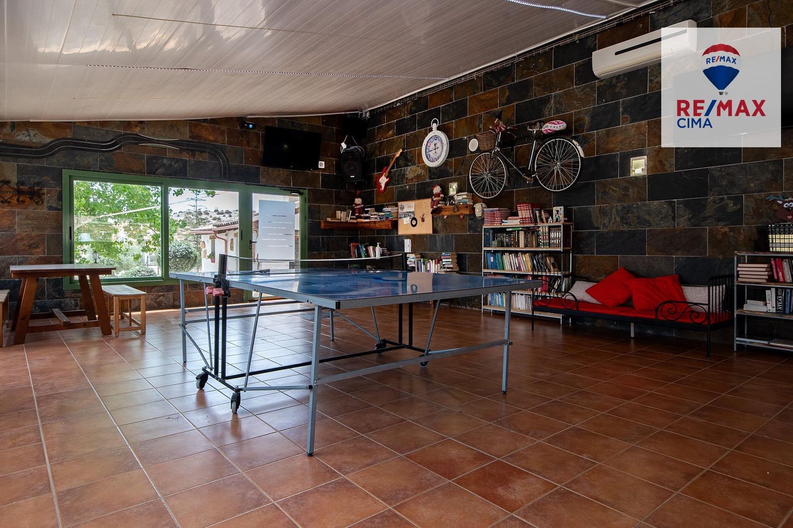 28 soverom Bedrift til salgs i Huescar med garasje - € 435 000 (Ref: 9666778)