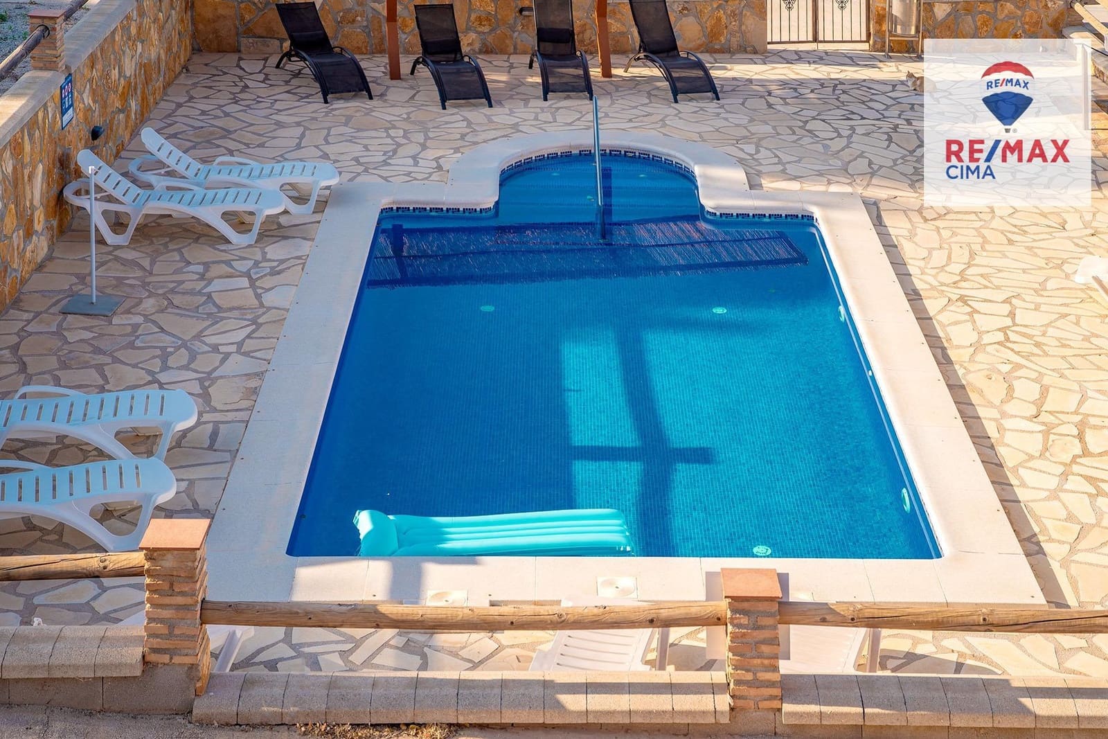Chalet de 28 habitaciones en Cortijo del Cura en venta con garaje - 435.000 € (Ref: 9666778)