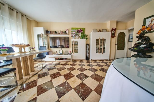 4 bedroom Flat for sale in Cenes de la Vega with pool - € 320,000 (Ref: 9670908)